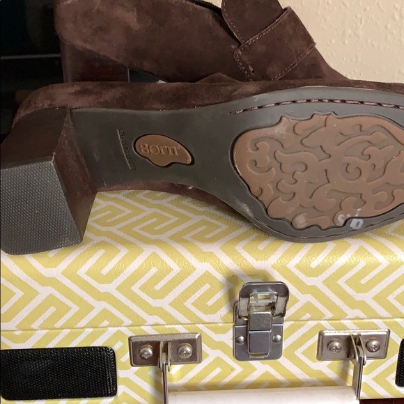 BORNS size 9.5 never worn - Picture 5 of 5